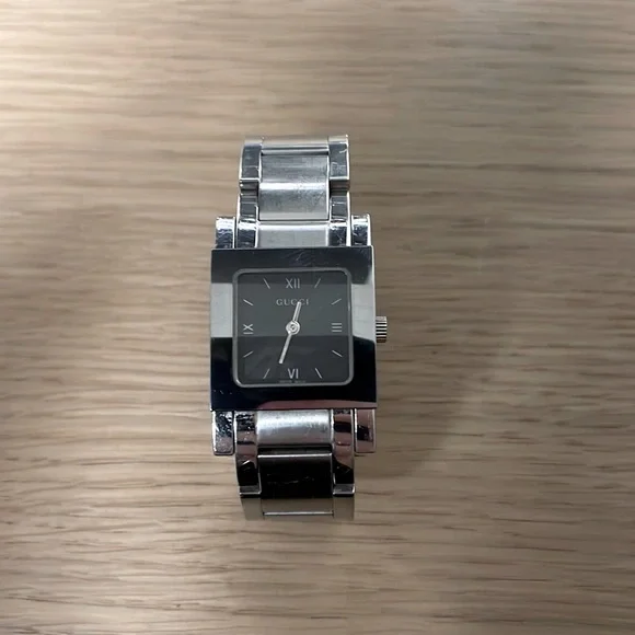 Gucci Watch, stainless steel 7900 Series Watch Gucci 7900 Series Watch - 7900P | The RealReal main image 4